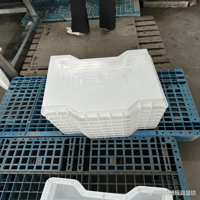 預(yù)制蓋板塑料模具的脫模工藝全解析